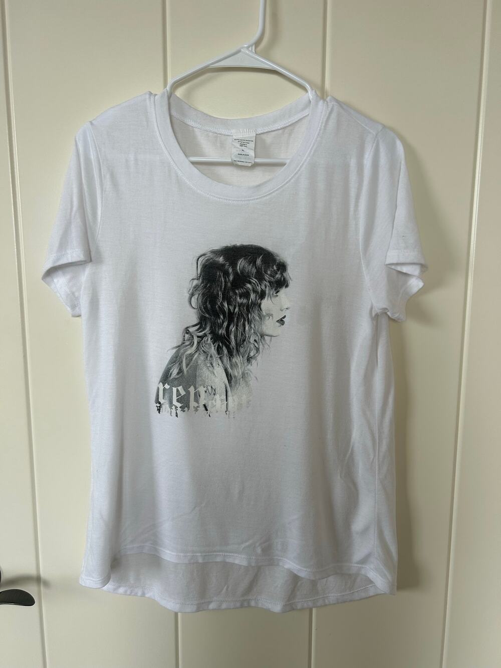 Taylor Swift Official Reputation White and Black T-Shirt Size XL